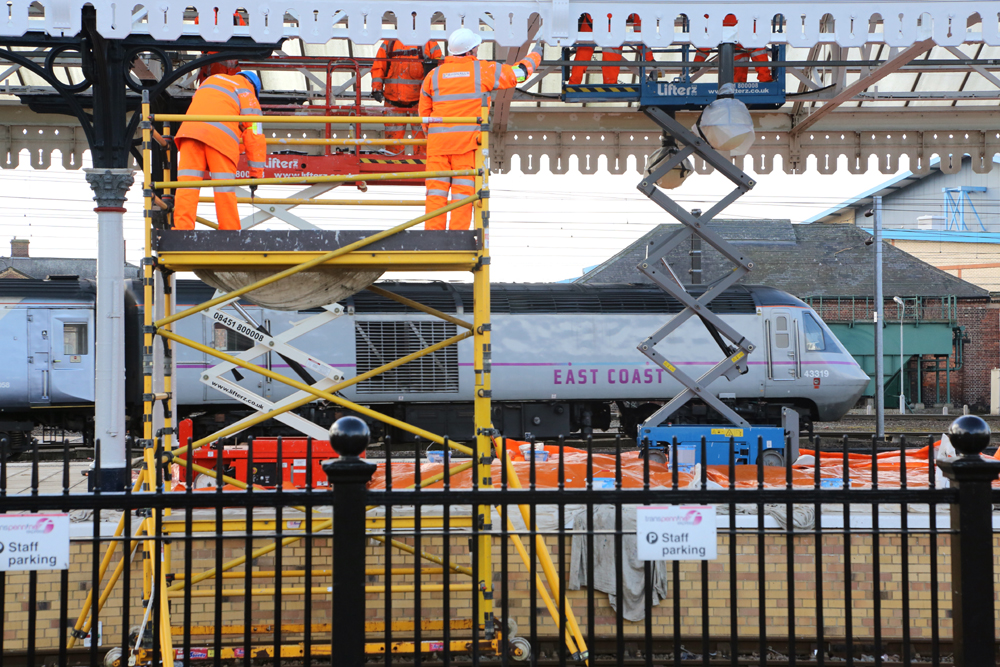 Painting York Station
Taking the opportunity while the Scarborough line was closed for bridge reconstruction. Up East Coast HST in its last days of public ownership.
