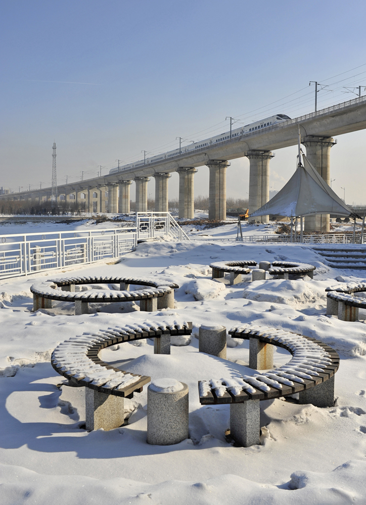 CRH 5 electric high speed train at Changchun, on the route to Jilin, China
Keywords: CRH 5 electric high speed train, Changchun, Jilin, China