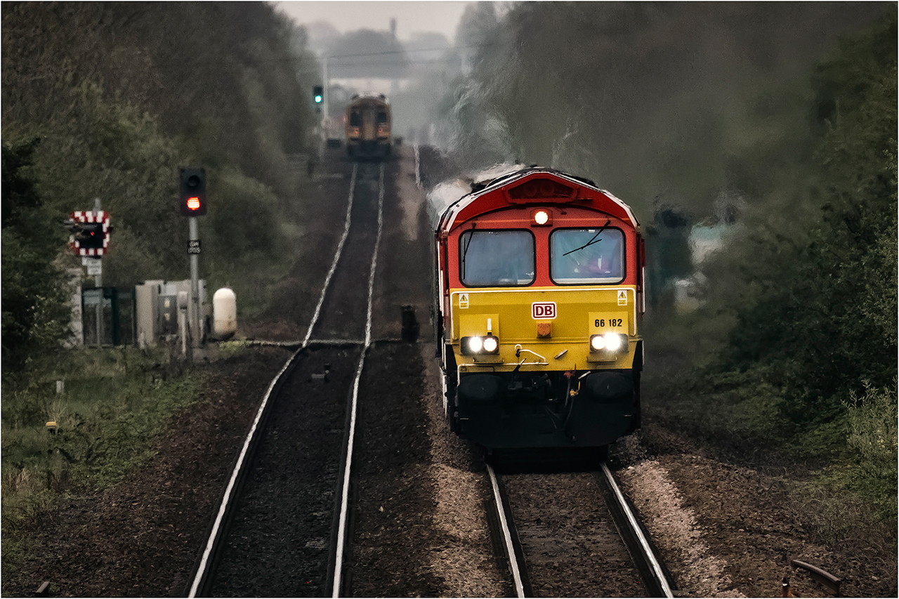 Half way to Gilberdyke
At 1550hrs on Monday 24 April 2023, Class 66 loco no. 66182 of DB Cargo is seen half way between Broomfleet and Gilberdyke stations on Humberside. The train was 6H94, the Hull Biomass (1420hrs) to Drax Power Station working. 66014 was banking at the rear of this train.
