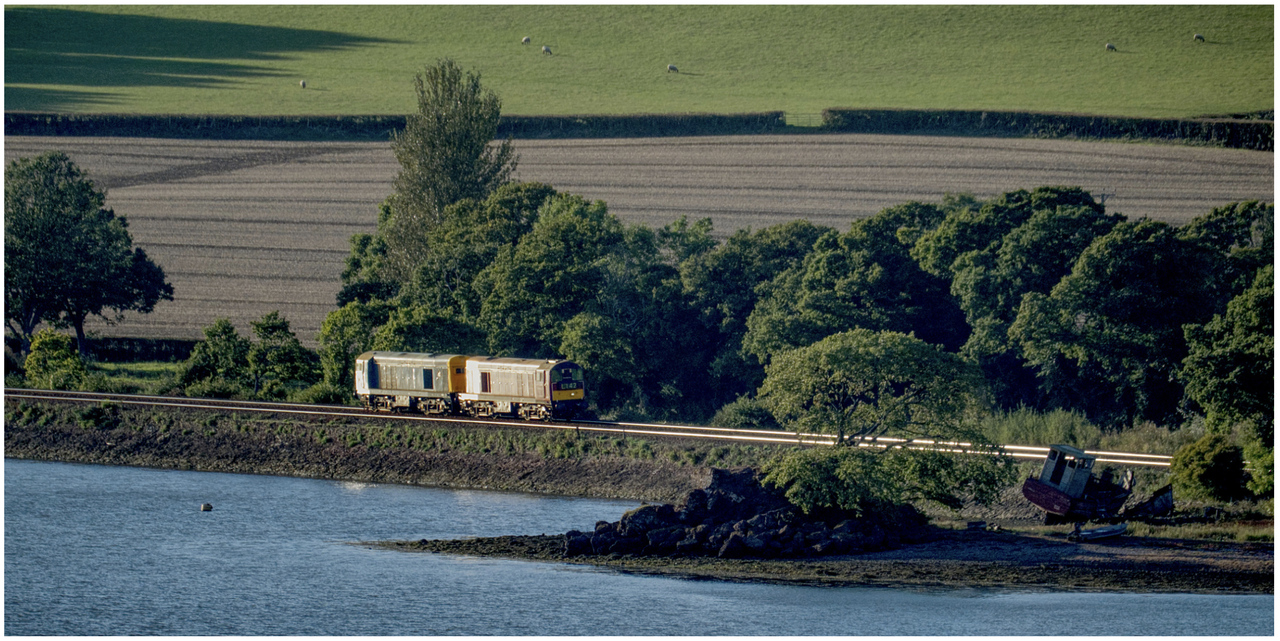 Dynamic Duo
An added bonus of Fridays visit by two GWR Castles was the shadowing pair of class 20s designated rescue locos. 20142 and 20189 trundle along the River Teign passing Red Rock running approx 20 mins behind the Mayflower tour. The low sun provided a nice glint as the pair approached the Island.
For the record the service was 0Z24 1655 Plymouth to Bristol Temple Meads where they would then take over as lead locos for the final leg to Birmingham New Street.
