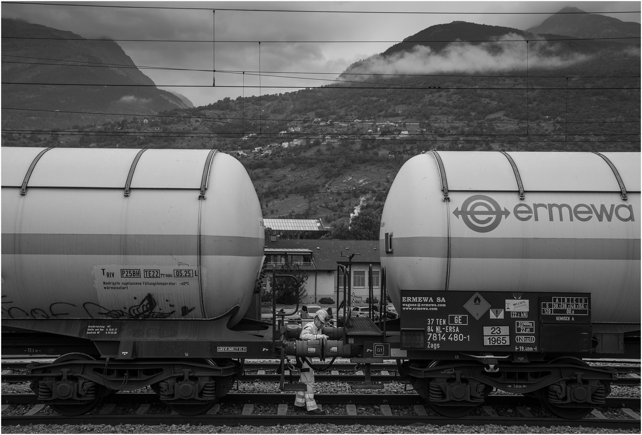 Coupling, Visp
Train crew check the couplings of their train before departure at Visp. It will head up to Brig before running back west.
